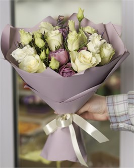 {{productViewItem.photos[photoViewList.activeNavIndex].Alt || productViewItem.photos[photoViewList.activeNavIndex].Description || '&quot;Цветочный выпускник&quot;'}}