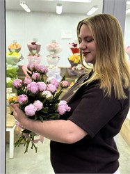 15 розовых пионов Сара Бернар 6039