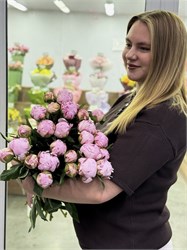25 розовых пионов Сара Бернар 6040
